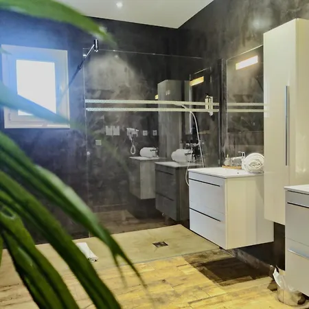 Готель Le Roc E Fiori - Teritoria